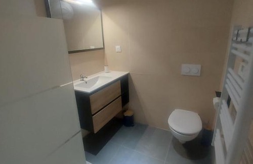 Saint-Jean-de Niost House | Chambre confortable et indépendante - Proche aéroport, Lyon et la Plaine de l'Ain