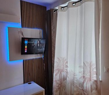 Annemasse Bed & Breakfast | Chambre confort - salle de bain - 5 mins Gare Annemasse