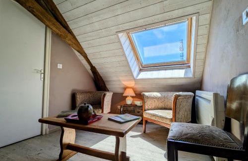 Chateauroux Bed & Breakfast | Chambre cosy avec coin salon et petit-déjeuner inclus - FR-1-591-687