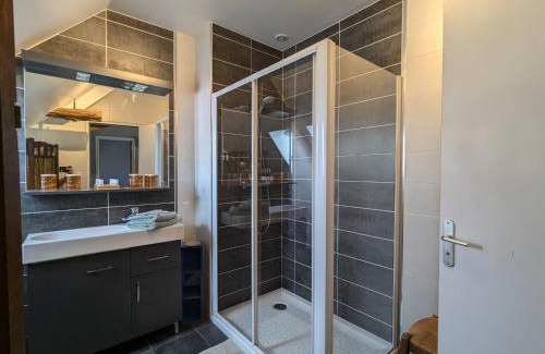 Chateauroux Bed & Breakfast | Chambre cosy avec coin salon et petit-déjeuner inclus - FR-1-591-687