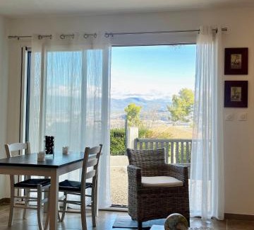 La Roque-d'Antheron Bed & Breakfast | Chambre d'hôtes du Val Fleuri