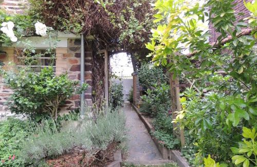 Colombier - Champ de Mars Bed & Breakfast | Chambre d'hôte le jardin de l'Esplanade Rennes Centre et gare