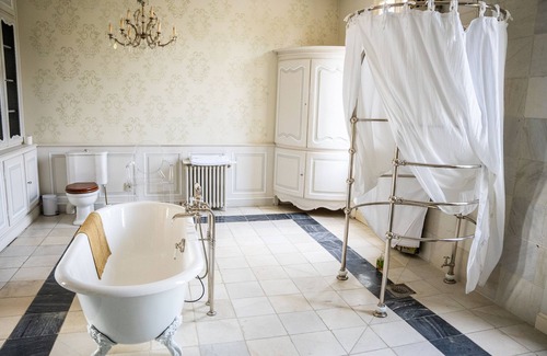 Lussac Bed & Breakfast | Chambre D'hôtes Château de Lussac