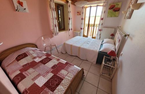 Corbelin Bed & Breakfast | Chambre d'hôtes, coquelicot, le petit cocon d'auré