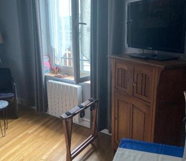 Graslin - Commerce Bed & Breakfast | Chambre d'hôtes La grotte de Voltaire