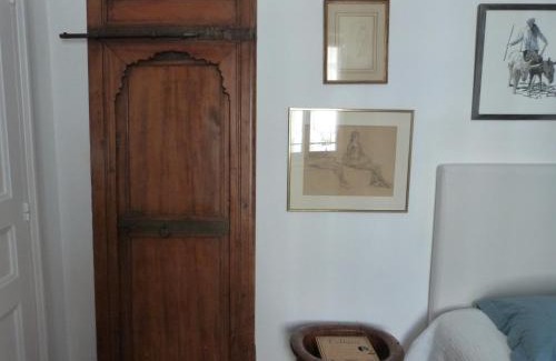 Graslin - Commerce Bed & Breakfast | Chambre d'hôtes La grotte de Voltaire