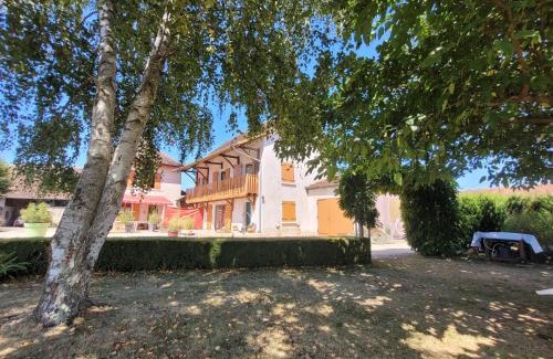 Corbelin Bed & Breakfast | Chambre d'hôtes, printemps, le petit cocon d'auré