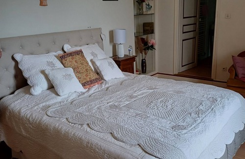 Montignac-Charente Bed & Breakfast | Chambre d'hote in Charentais house In the heart of a small village