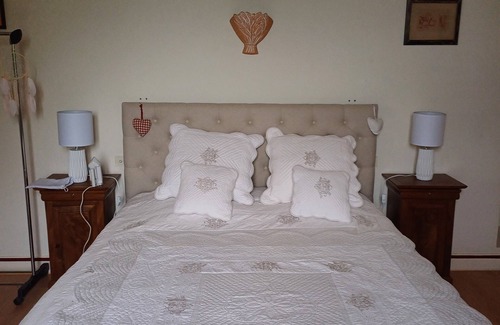 Montignac-Charente Bed & Breakfast | Chambre d'hote in Charentais house In the heart of a small village