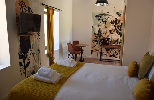La Cadiere-d'Azur Bed & Breakfast | Chambre d'hôtes with swimming pool, jacuzzi, sauna and working in the vineyards