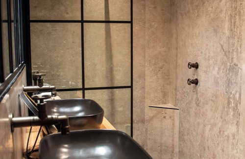 La Cadiere-d'Azur Bed & Breakfast | Chambre d'hôtes with swimming pool, jacuzzi, sauna and working in the vineyards