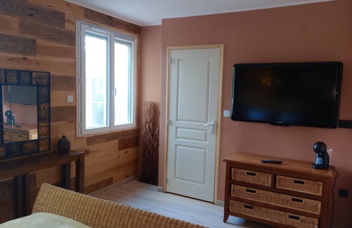 Carcassonne Bed & Breakfast | Chambre d'hôte at the corner of the cité. 10 minute walk from the cité of Carcassonne.