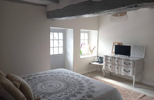 Dinan Bed & Breakfast | Chambre D'hote Familiale de la Maison Bleue