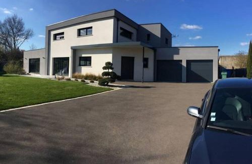 Etival-les-le-Mans Bed & Breakfast | chambre d'hote dans villa avec piscine