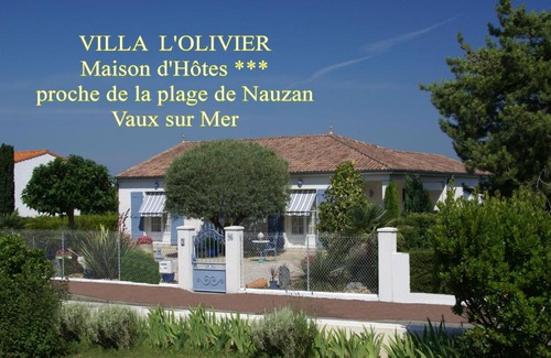 Vaux-sur-Mer Bed & Breakfast | CHAMBRE D'HOTES "Les Volets Bleus" - VILLA L'OLIVIER côté mer