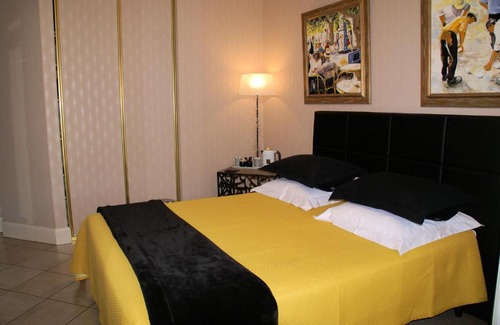 Vaux-sur-Mer Bed & Breakfast | CHAMBRE D'HOTES "Les Volets Bleus" - VILLA L'OLIVIER côté mer