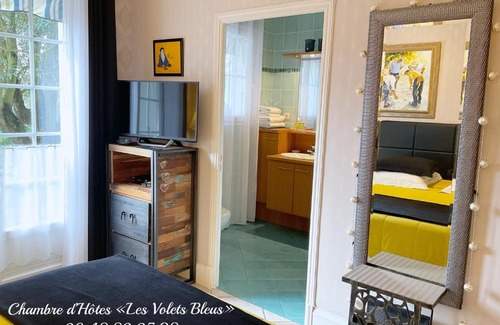 Vaux-sur-Mer Bed & Breakfast | CHAMBRE D'HOTES "Les Volets Bleus" - VILLA L'OLIVIER côté mer
