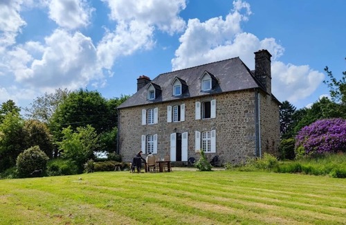 La Bazouge-du-Desert Bed & Breakfast | Chambre Dans Maison de Maître
