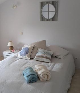 Saint-Andre-de-la-Marche House | Chambre dans un cadre bucolique avec petit-déjeuner