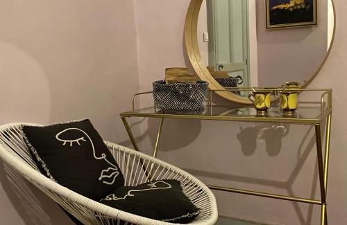 Auvillar Bed & Breakfast | Chambre de la galerie du port "Douce France"