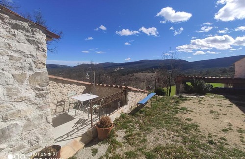 Trigance Bed & Breakfast | Chambre de la Roche Trouée GR49 TRIGANCE