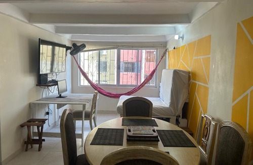 Santa Maria House | Chambre Deux Palmiers avec Salle de Bain Partagée Proche de l'Aéroport