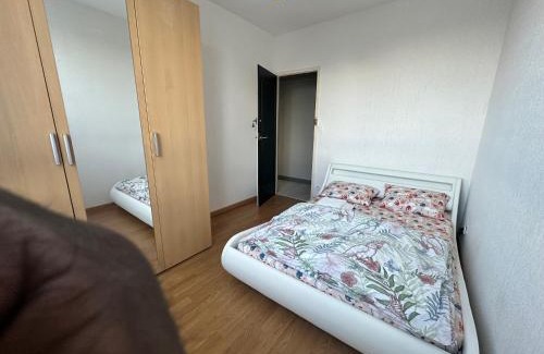 Fleury-les-Aubrais House | Chambre double chez habitant