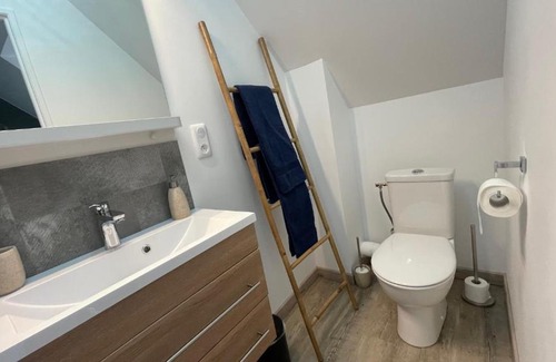 La Victoire - Les Marechaux House | Chambre Escapade - SDB WC Privatif - Entrée autonome - Grande TV NETFLIX