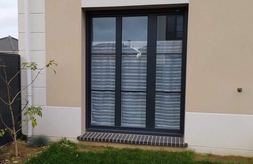 Villepreux Bed & Breakfast | Chambre et Salle de Bain Privées ds Maison Proche St Quentin en Yvelines