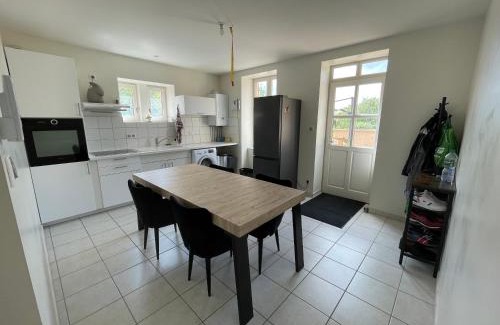 Saint-Martin-Belle-Roche House | Chambre privée - Maison partagée