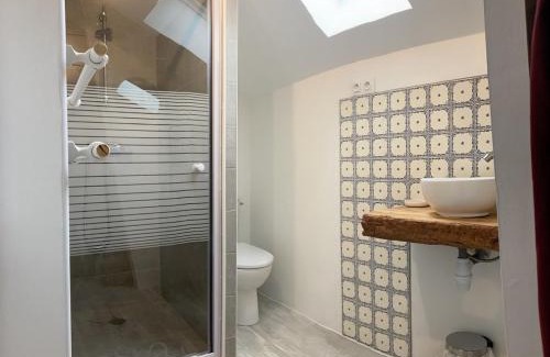 Varces-Allieres-et-Risset House | chambre avec SDB privative, salon et cuisine partagés