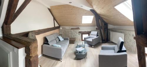 Varces-Allieres-et-Risset House | chambre avec SDB privative, salon et cuisine partagés