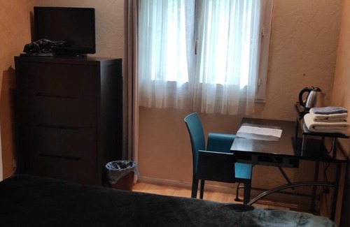 Combs-la-Ville Other | Chambre Grand lit Afrik