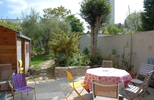 Bourg-l'Eveque House | Chambre indépendante avec salle de bains privée