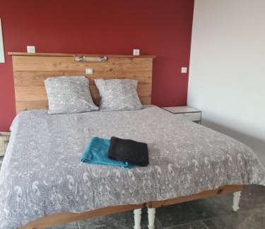 Cotignac House | Chambre indépendante, grand lit 180x200cm, piscine de 16m avec vue magnifique