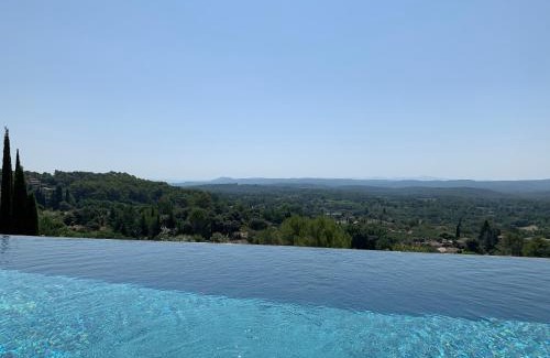 Cotignac House | Chambre indépendante, grand lit 180x200cm, piscine de 16m avec vue magnifique