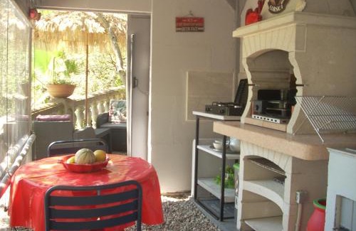 Sartene House | CHAMBRE INDEPENDANTE climatisée, cuisine d'été, piscine