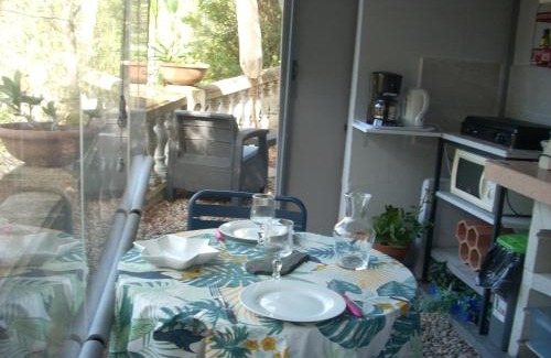 Sartene House | CHAMBRE INDEPENDANTE climatisée, cuisine d'été, piscine