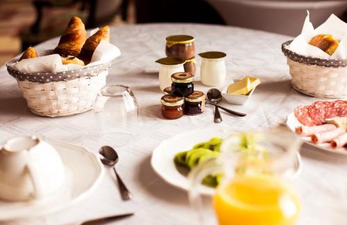 Saint-Jean-le-Thomas Bed & Breakfast | Chambre Les Angelots, vue sur le Mont St Michel