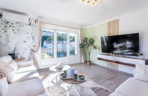 Joeuf Bed & Breakfast | Chambre Lucie - 2 SDB - Balcon - Parking - WIFI