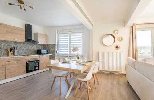 Joeuf Bed & Breakfast | Chambre Lucie - 2 SDB - Balcon - Parking - WIFI