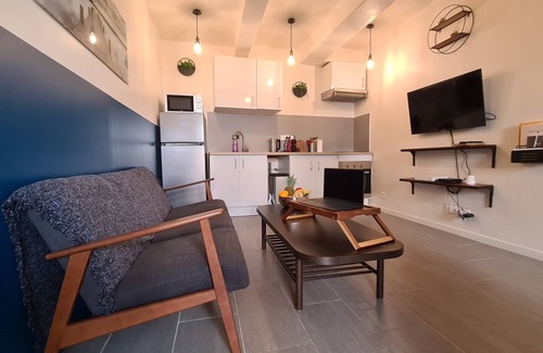 Montolivet Apartment | Chambre Miroir à 5 Minutes à Pied du Dôme de Marseille