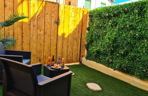 Montolivet Apartment | Chambre Miroir à 5 Minutes à Pied du Dôme de Marseille