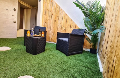 Montolivet Apartment | Chambre Miroir à 5 Minutes à Pied du Dôme de Marseille