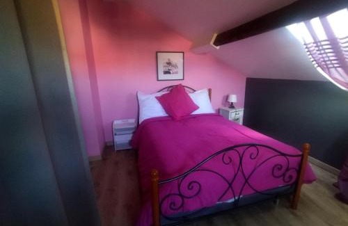Stains House | Chambre Pinky Elisabeth proche Paris
