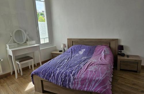 Republique House | Chambre pleine de charme face à la muraille romaine et face à la cathédrale