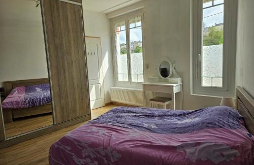 Republique House | Chambre pleine de charme face à la muraille romaine et face à la cathédrale