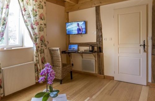 Le Clerjus Bed & Breakfast | Chambre Printanière avec Parc et Activités en Nature - FR-1-589-722