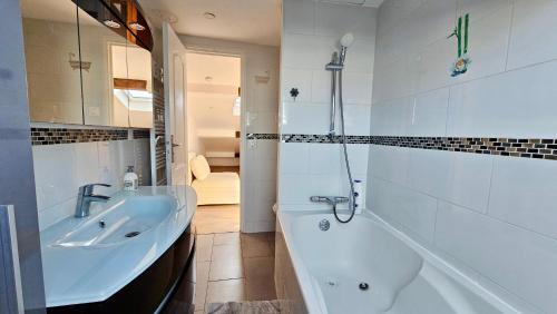 Stains Apartment | Chambre privée dans logement partagé, Serenity cozy Paris & Stade de France