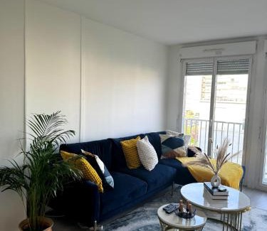 Rueil-Malmaison House | Chambre privée ds Appartement Design et Confort refait à neuf PROCHE de PARIS, la DEFENSE et VERSAILLES